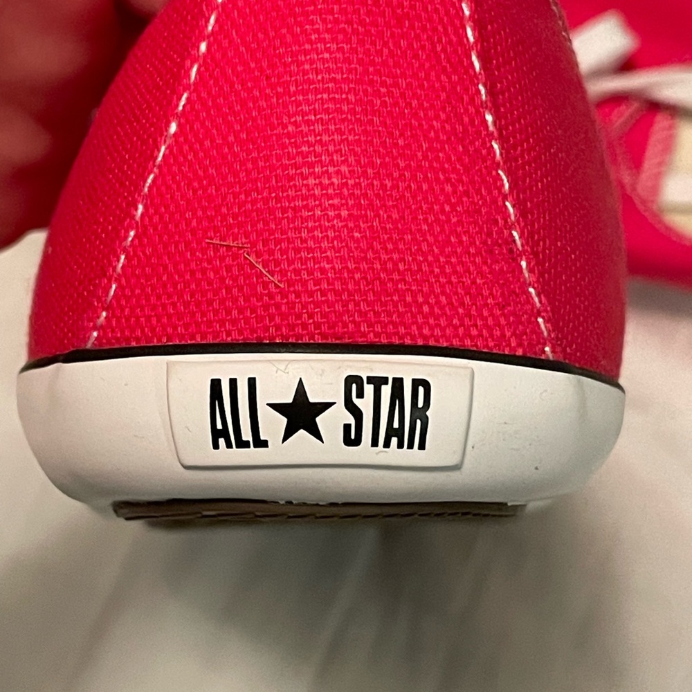 Size 7 Women’s Red Converse Low-Tops - Picture 6 of 7